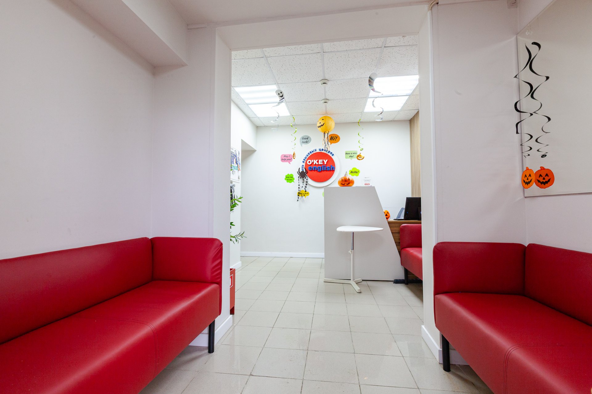 Школа английского O'KEY English 0f0bd1b8-7bb1-462d-b7b1-b310e250955b - фото 22, интерьер и учебные классы